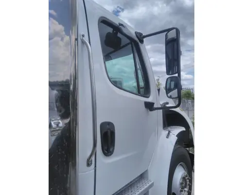 FREIGHTLINER M2 106 CAB