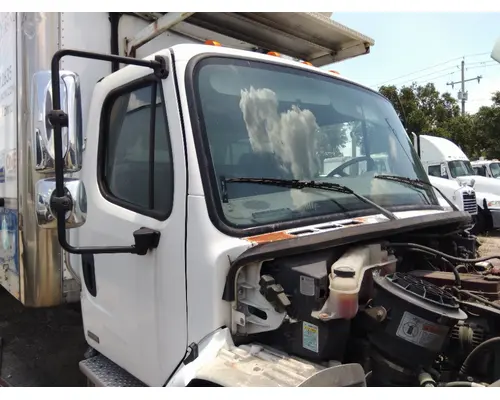 FREIGHTLINER M2 106 CAB