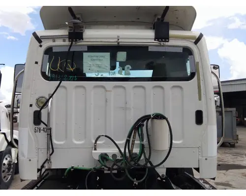 FREIGHTLINER M2 106 CAB