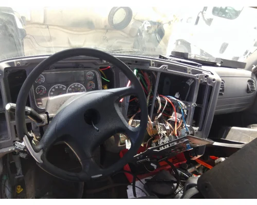 FREIGHTLINER M2 106 CAB