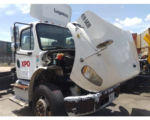 FREIGHTLINER M2 106 CAB