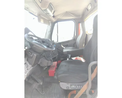 FREIGHTLINER M2 106 CAB