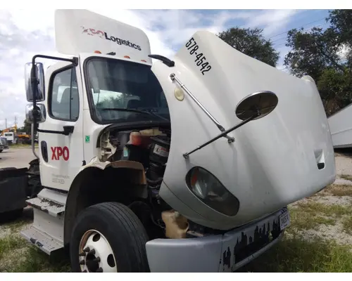 FREIGHTLINER M2 106 CAB