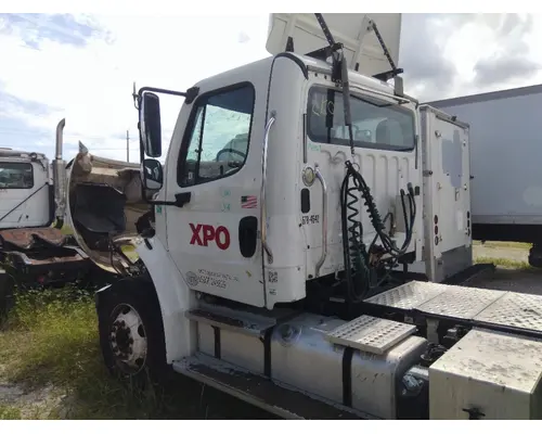 FREIGHTLINER M2 106 CAB