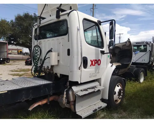 FREIGHTLINER M2 106 CAB