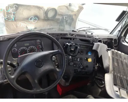 FREIGHTLINER M2 106 CAB
