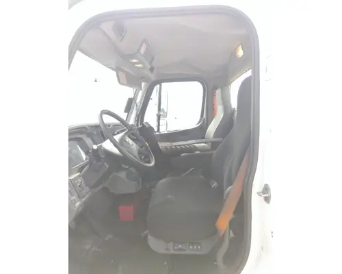 FREIGHTLINER M2 106 CAB