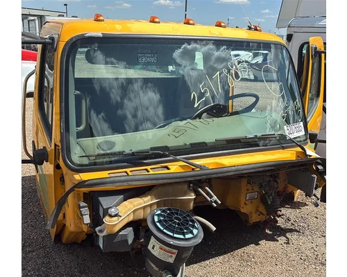 FREIGHTLINER M2 106 CAB
