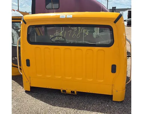 FREIGHTLINER M2 106 CAB