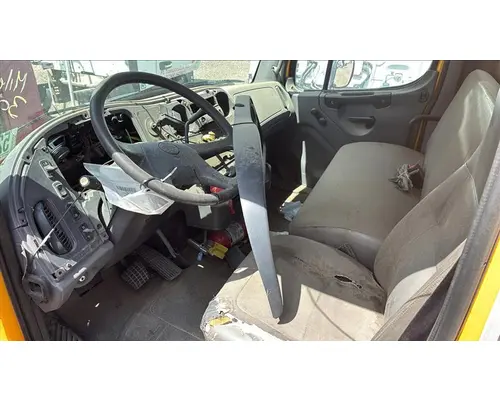 FREIGHTLINER M2 106 CAB