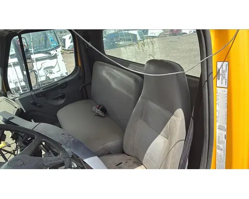 FREIGHTLINER M2 106 CAB