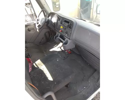 FREIGHTLINER M2 106 CAB