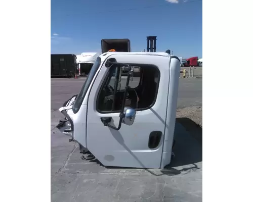 FREIGHTLINER M2 106 CAB