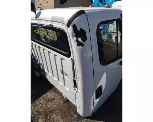FREIGHTLINER M2 106 CAB