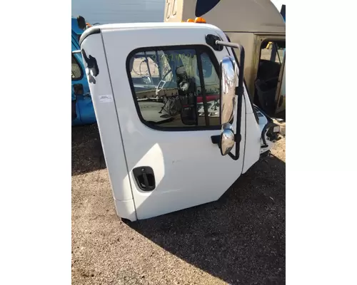 FREIGHTLINER M2 106 CAB