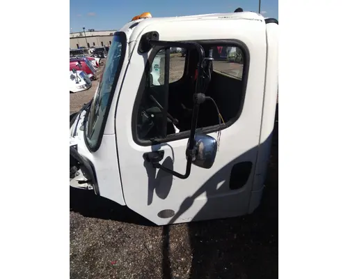 FREIGHTLINER M2 106 CAB