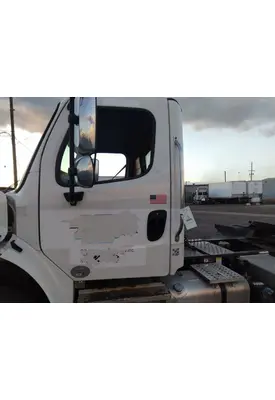 FREIGHTLINER M2 106 CAB