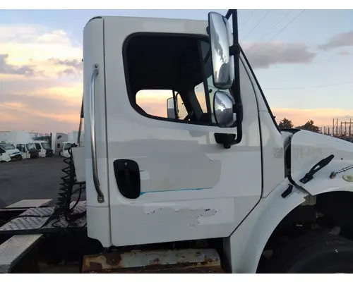 FREIGHTLINER M2 106 CAB