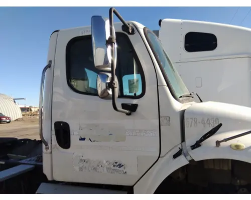 FREIGHTLINER M2 106 CAB