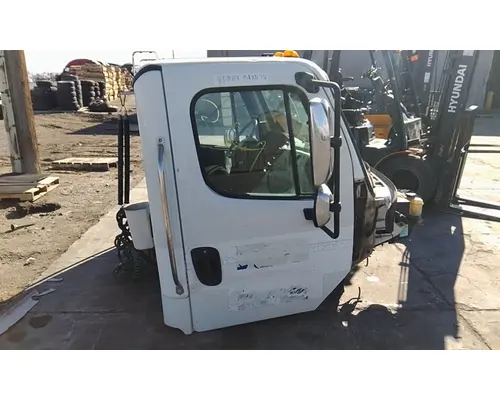 FREIGHTLINER M2 106 CAB