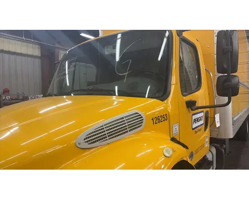FREIGHTLINER M2 106 CAB