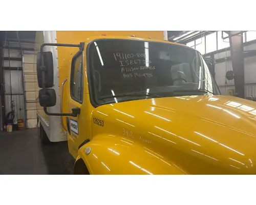 FREIGHTLINER M2 106 CAB