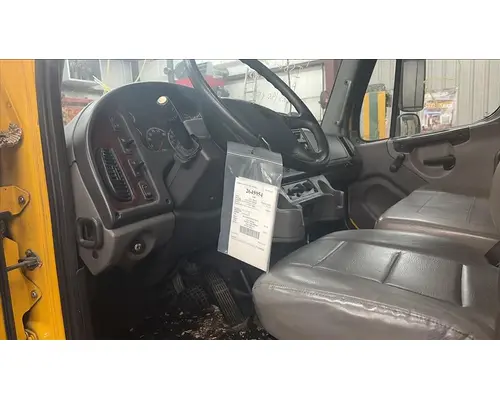 FREIGHTLINER M2 106 CAB