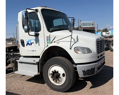 FREIGHTLINER M2 106 CAB