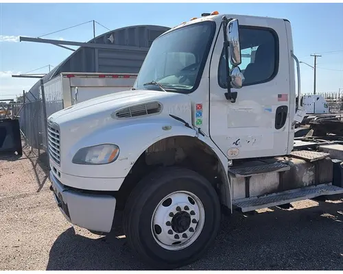 FREIGHTLINER M2 106 CAB