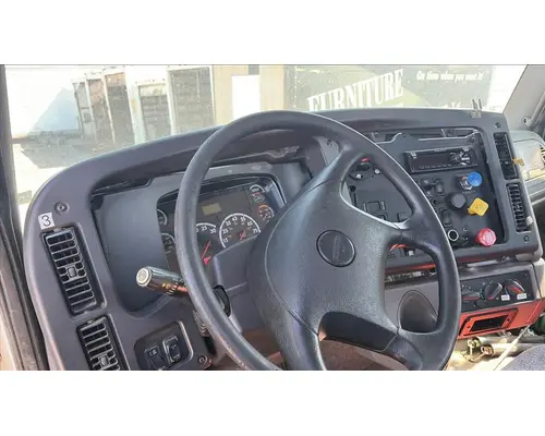 FREIGHTLINER M2 106 CAB