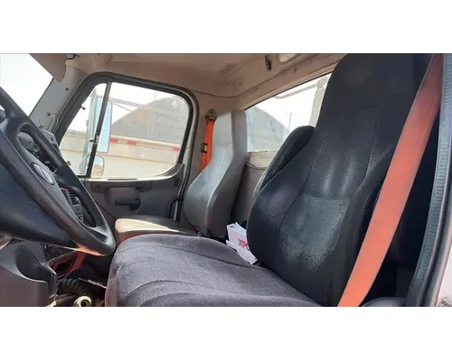 FREIGHTLINER M2 106 CAB