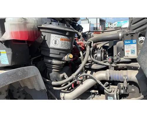 FREIGHTLINER M2 106 CAB