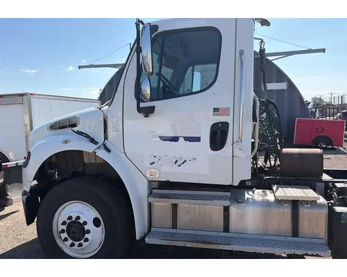 FREIGHTLINER M2 106 CAB