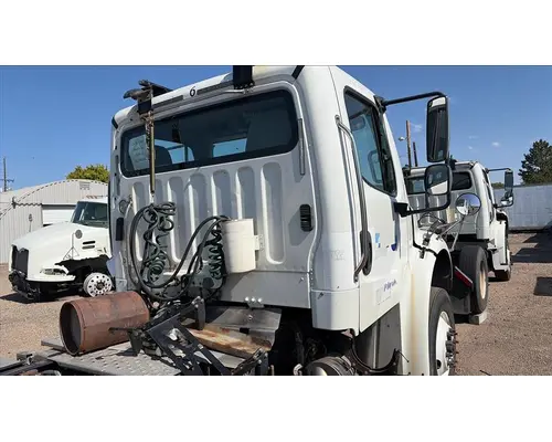 FREIGHTLINER M2 106 CAB