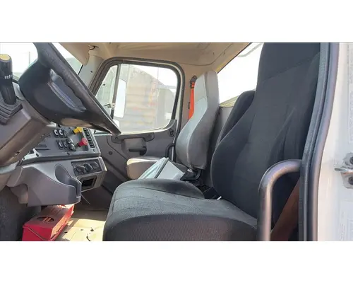 FREIGHTLINER M2 106 CAB