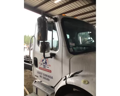 FREIGHTLINER M2 106 CAB