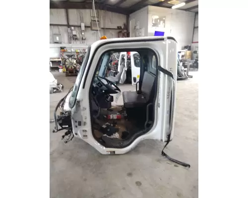 FREIGHTLINER M2 106 CAB