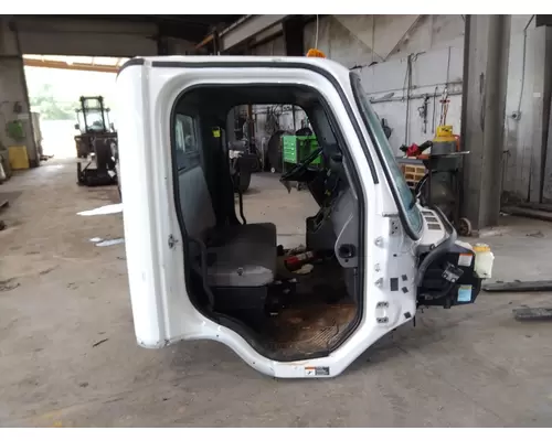 FREIGHTLINER M2 106 CAB