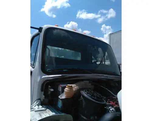 FREIGHTLINER M2 106 CAB