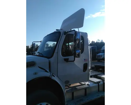 FREIGHTLINER M2 106 CAB