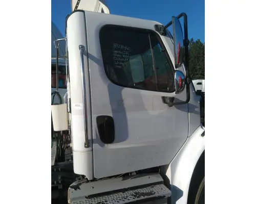 FREIGHTLINER M2 106 CAB