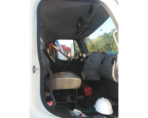 FREIGHTLINER M2 106 CAB