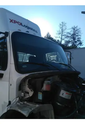 FREIGHTLINER M2 106 CAB