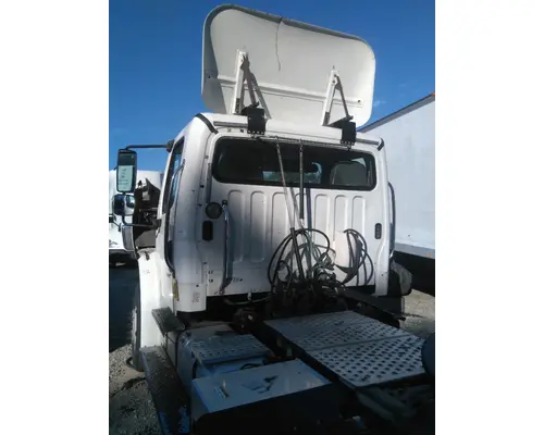 FREIGHTLINER M2 106 CAB
