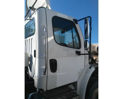 FREIGHTLINER M2 106 CAB