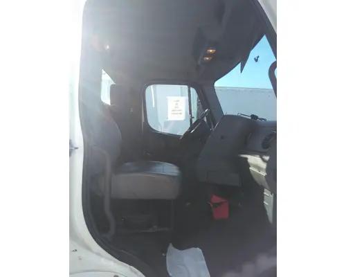 FREIGHTLINER M2 106 CAB