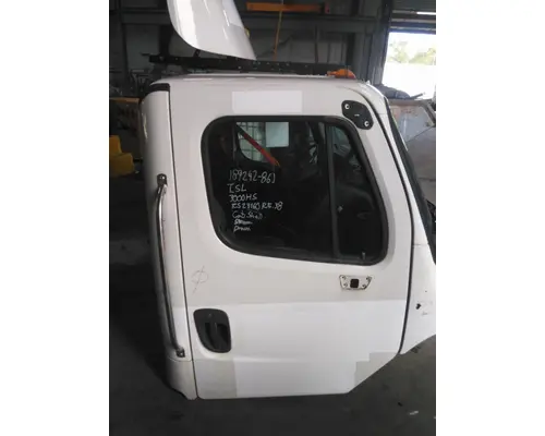 FREIGHTLINER M2 106 CAB