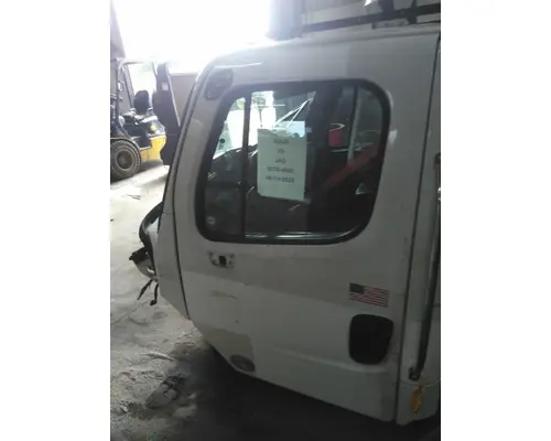 FREIGHTLINER M2 106 CAB