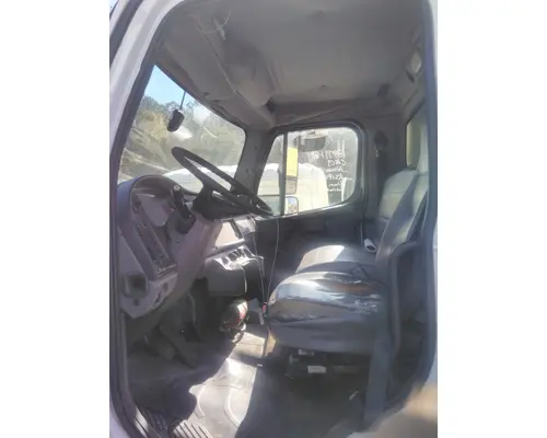 FREIGHTLINER M2 106 CAB