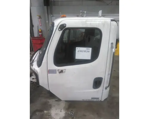 FREIGHTLINER M2 106 CAB